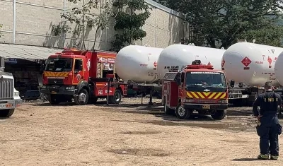 Camión cisterna explotó en un lavadero de vehículos.