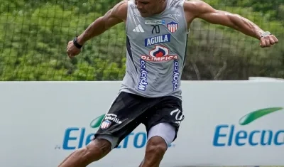 El capitán Carlos Bacca en entrenamiento con Junior esta semana.