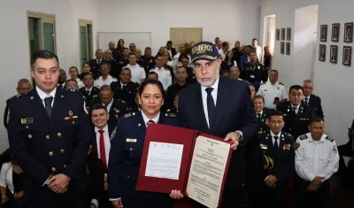 Lina María Marín Rodríguez junto al Ministro del Interior, Armando Benedetti.