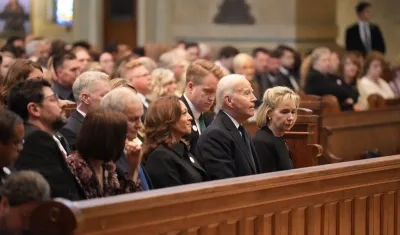 Joe Biden y Melissa Hortman en el funeral de la senadora Melissa Hortman.