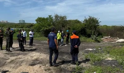 Autoridades atienden caso de contaminación en cercanías de la Ciénaga de Mallorquín.