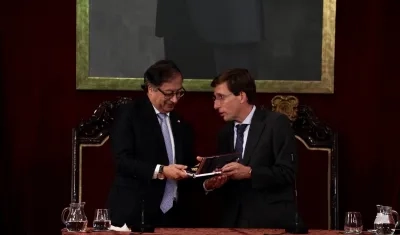 El alcalde de Madrid, José Luis Martínez-Almeida, entregó la Llave de Oro de la ciudad al Presidente Petro, en 2023. 