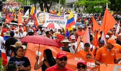 Cientos de personas salieron a las calles para marchar en apoyo a las reformas sociales. 