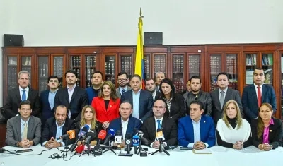 Los representantes de los nueve partidos.