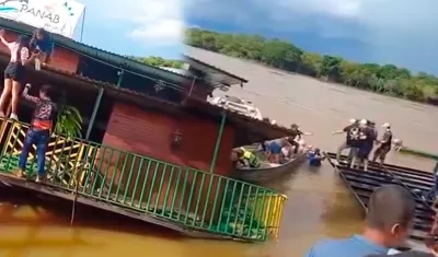 El gastrobar se encontraba sobre el río Manacacías.