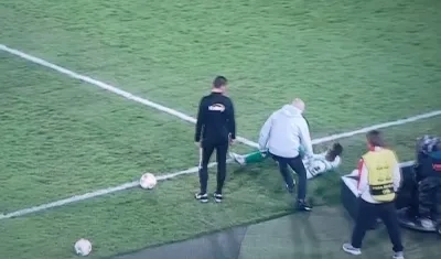 Andrés Felipe Román en el piso.