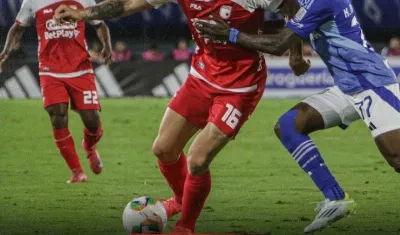 Aspecto del partido de este jueves entre Millonarios y Santa Fe, en Bogotá. 