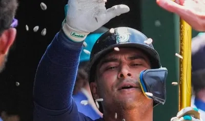 Donovan Solano representa a los Seattle Mariners.