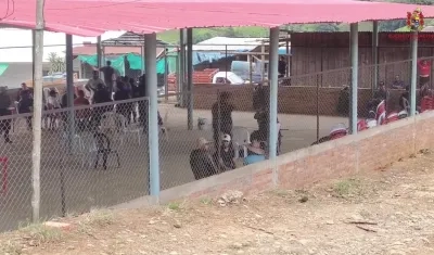 Algunos de los militares que se encuentran secuestrados por la comunidad. 