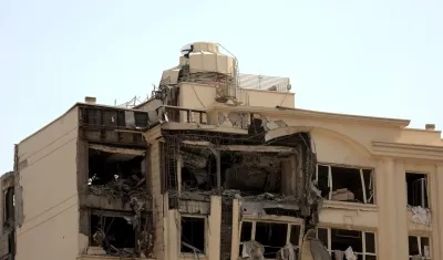 Un edificio dañado por ataques aéreos israelíes, al norte de Teherán.