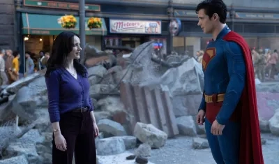 David Corenswet (Superman/Clark Kent) y Rachel Brosnahan (Lois Lane), protagonistas de la película. 