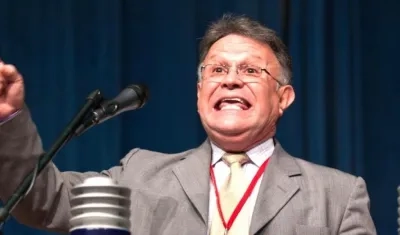 Charles William Schultz Navarro.