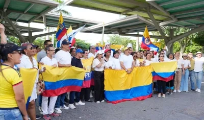 Concentración en la Plaza de Paz en rechazo al atentado contra el senador Miguel Uribe.