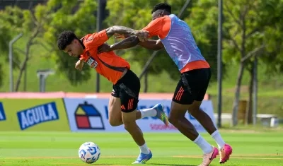 Luis Díaz reaparece contra Argentina tras cumplir fecha de suspensión ante Perú. 