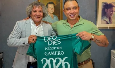 Alberto Gamero junto a Humberto Arias, presidente del Deportivo Cali. 