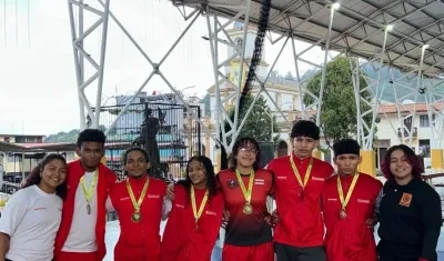 Delegación de Atlántico que participó en el Nacional Junior de lucha olímpica.