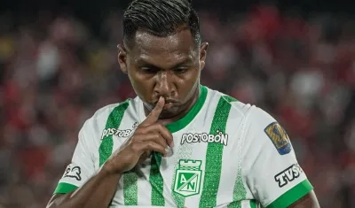 Alfredo Morelos marcó los dos goles de Nacional ante Santa Fe.