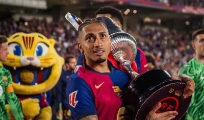 Raphinha ganó el título de LaLiga, la Copa del Rey y la Supercopa con el Barcelona. 
