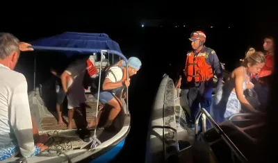 Armada en momentos del rescate de las personas. 