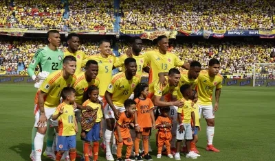 Formación inicialista de Colombia contra Perú, en el que sumó cinco partidos sin conocer la victoria.