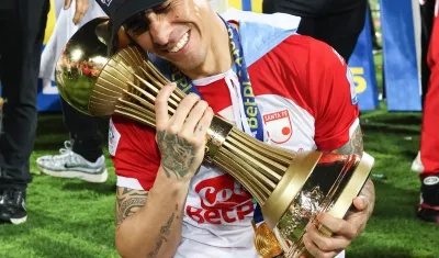 Emmanuel Olivera sumó con Santa Fe su tercer título de Liga.