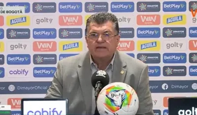 Carlos Mario Zuluaga, presidente de la Dimayor, dando a conocer los cambios.