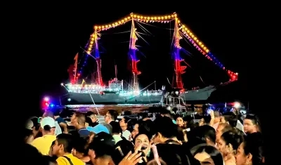 Buque ARC Gloria en la Bahía de Santa Marta.