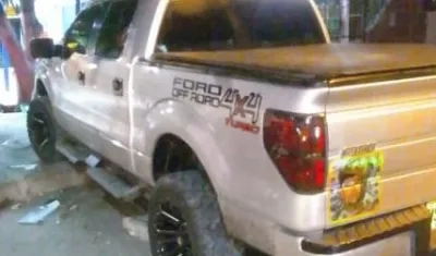 La camioneta implicada en el accidente de tránsito. 