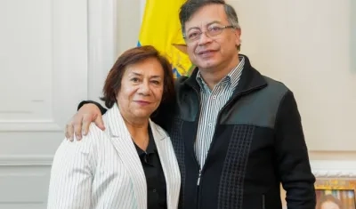 Rosa Villavicencio con el Presidente Gustavo Petro. 