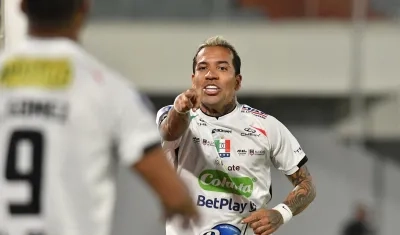 Dayro Moreno celebrando uno de los goles.