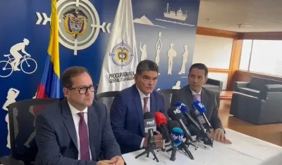 El presidente del Senado, Lidio García; el Procurador General, Gregorio Eljach y el presidente de la Cámara, Julián López.