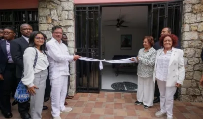 El Presidente Petro dando apertura a la embajada en Haití. 