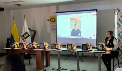 Momento del acto de entrega de manera simbólica de los cuerpos de las víctimas.