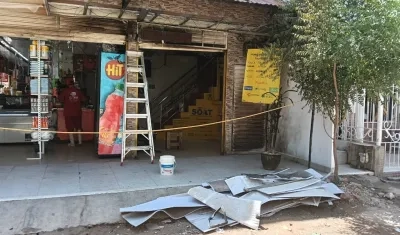 Aspecto del negocio tras ser atacado con fuego. 
