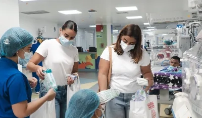 La fundación no apadrina bebés individualmente, sino las camas en uci. 