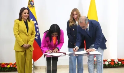 Momento en que se firmó memorando.