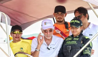  Gobernador Eduardo Verano durante el recorrido por la zona costera del departamento.