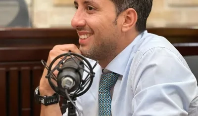 El representante Julián López.