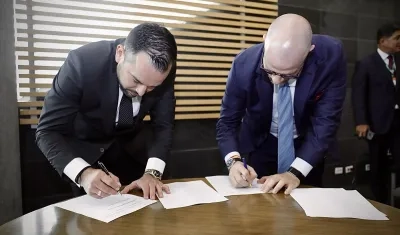 El ministro Edwin Palma con integrantes de la junta directiva de Monómeros.