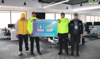 Las oficinas se encuentran ubicadas en un edificio del centro financiero en Bogotá.