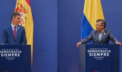 El presidente de España, Pedro Sánchez y el mandatario de los colombianos, Gustavo Petro.