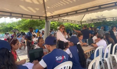 Funcionarios del Sisbén durante atención ciudadana. 