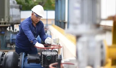 Operarios de Triple A en sus labores.