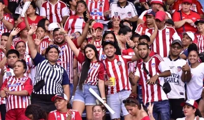 Aficionados junioristas en el estadio Metropolitano