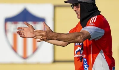 Alfredo Arias solo lleva dos semanas de trabajo al frente del Junior.