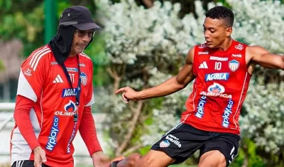 El técnico Alfredo Arias y Jordan Barrera, quien iría al Botafogo de Brasil.