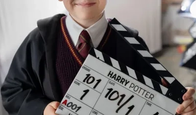 Dominic McLaughlin protagonizando a Harry Potter.