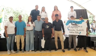 Acto de entrega de la granja solar en Bolívar. 
