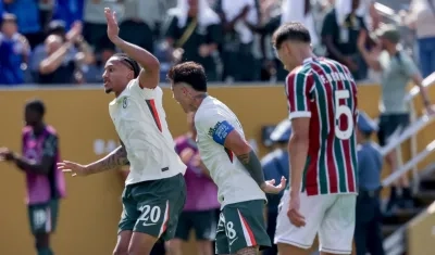 El brasileño Joao Pedro celebra el segundo gol del Chelsea ante Fluminense.