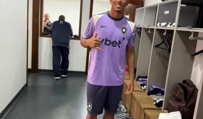 Jordan Barrera con la indumentaria de entrenamiento del Botafogo. 